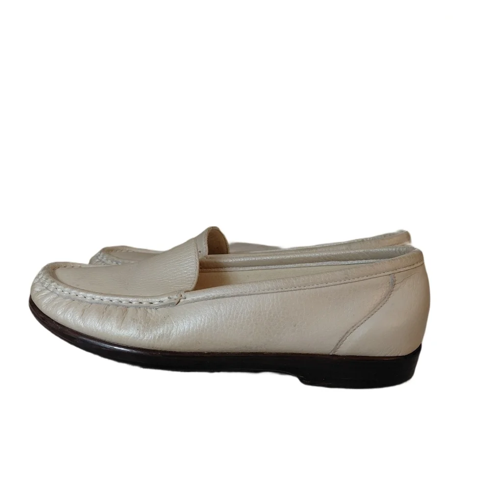 SAS Simplify Slip On Loafers Women's Size 8 Wide Pearl Leather Loafer Flats